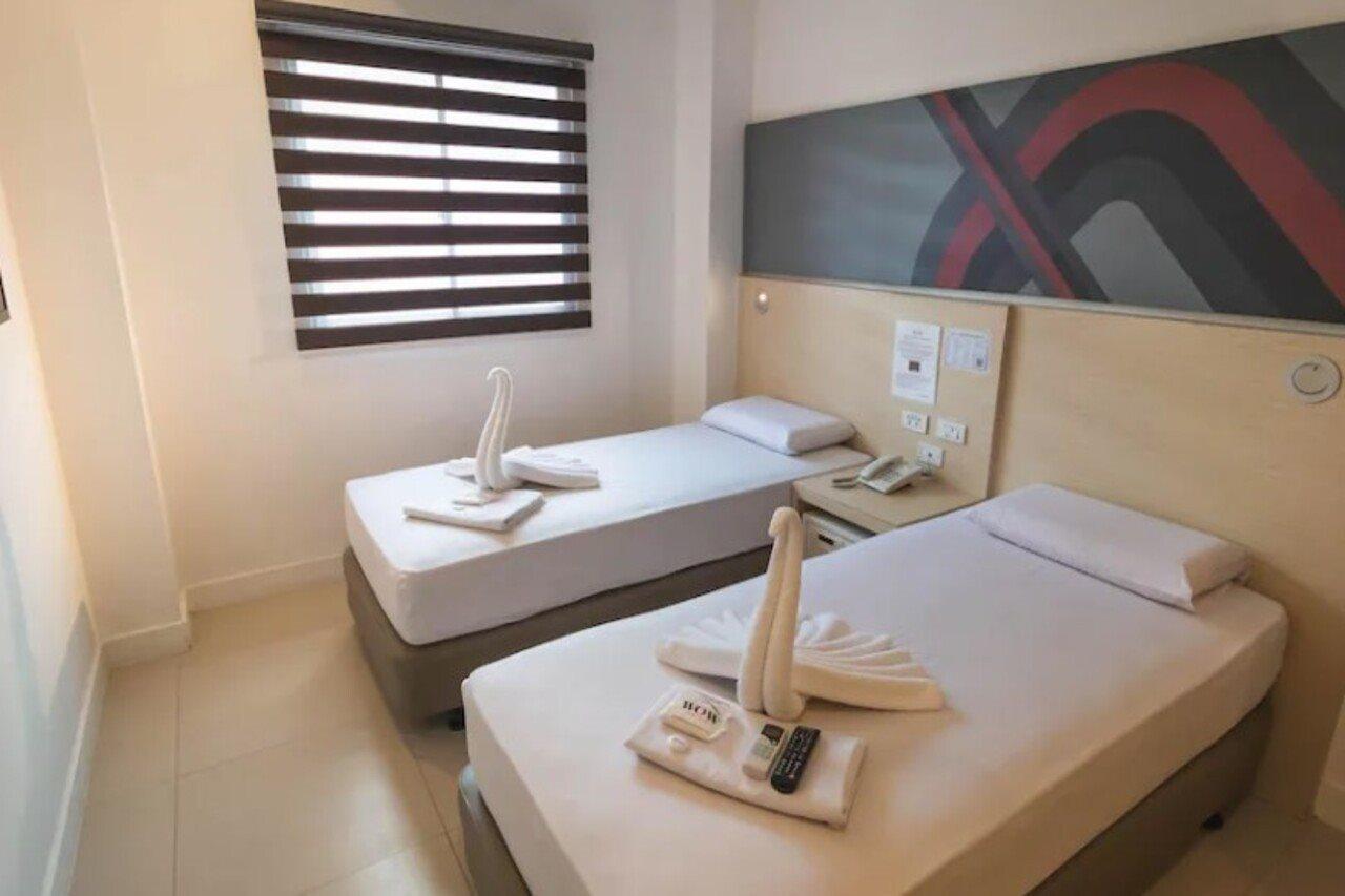 Go Hotels Cubao Quezon City Bagian luar foto