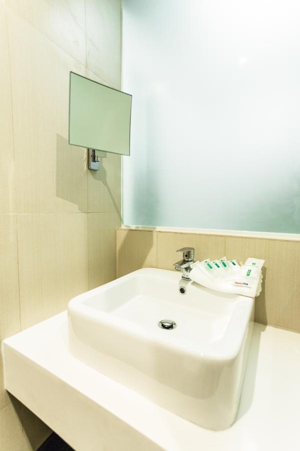 Go Hotels Cubao Quezon City Ruang foto