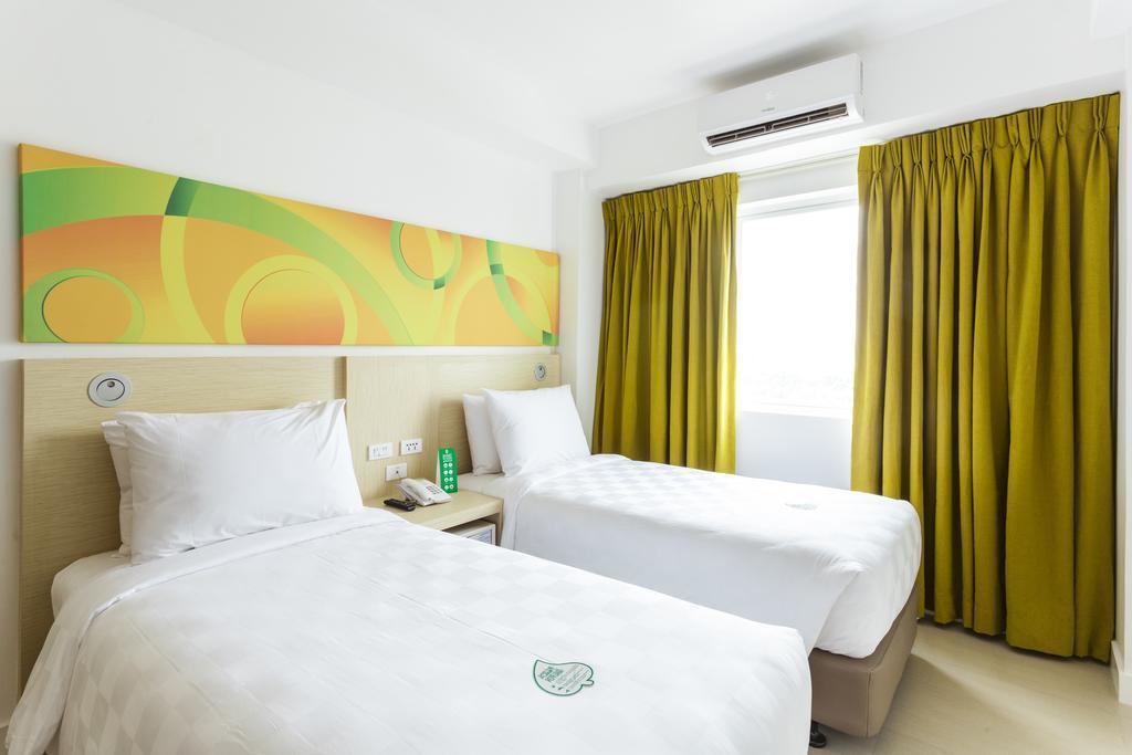 Go Hotels Cubao Quezon City Bagian luar foto